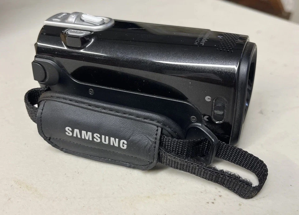 Samsung Small Handheld F40 Camcorder -  Black - Image 3 of 4