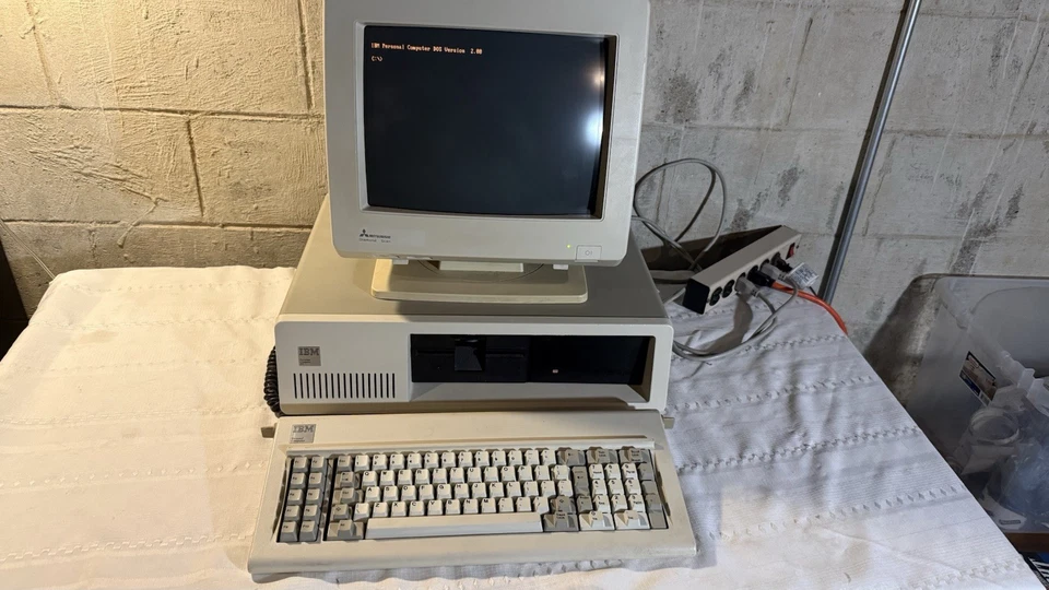 Working IBM PC XT 5160 W/ Keyboard 512Kb RAM Retro Computer See Pics Intel 8088 - Image 2 of 4
