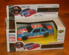 1992 Road Champs NASCAR Richard Petty STP 43 Pontiac Grand Prix Car 1:43 Scale