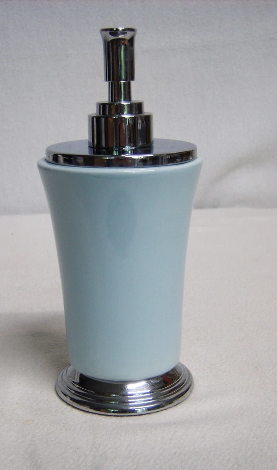 Dispensador de loción de jabón de cerámica y cromo azul pálido contemporáneo 7,5" Tx 3" de diámetro Foto 2 de 4