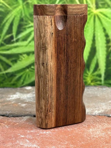 4" Caribbean Rosewood Twist Top Dugout With Red Shark Tip, Poker & Extra Spring - Picture 4 of 7