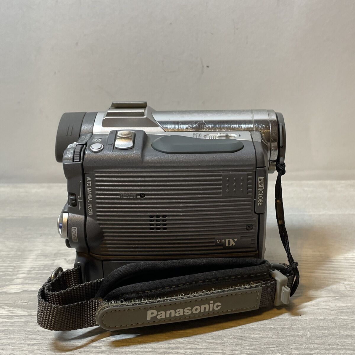 Panasonic PV-DC252D Mini DV/SD Palmcorder TESTED READ Panasonic PV-DC252D Mini DV/SD Palmcorder TESTED READ
