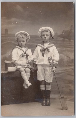 Edwardianische Jungen in Marine-Outfits RP Postkarte von Edwards von Southampton