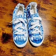 Time and Tru Women  s Blue/White Tie Dye Low Top Memory Foam Lace Up Sneakers
