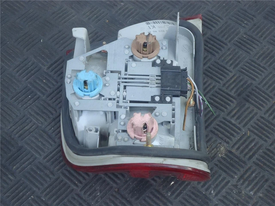 1996 - 2002 梅赛德斯奔驰 SL500 右尾灯总成 — 第 4/4 张图片