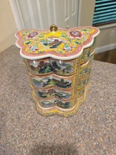 Chinese Famille Rose Porcelain Butterfly Stacking Box Qianlong Mark Intricate
