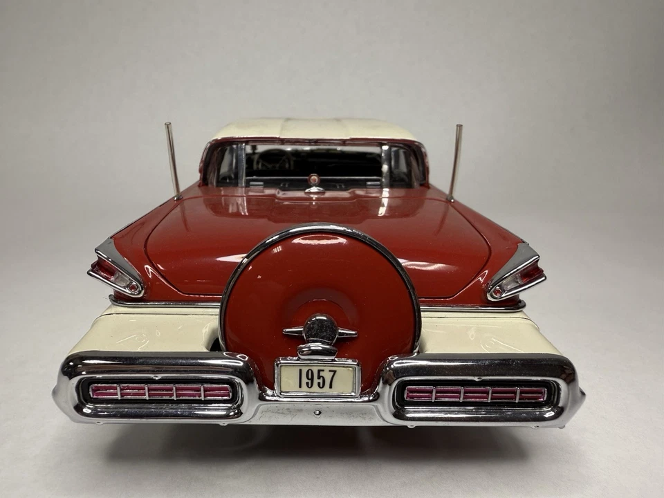 Mercury Turnpike Cruiser 1957 Danbury Mint modelo diecast 1:24 rojo/crema B11 Foto 4 de 4