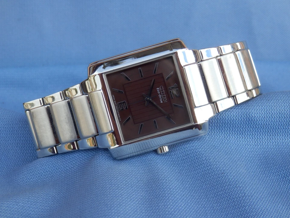 Citizen Eco Drive E031 Square Stainless Steel Sapphire Crystal Japan made 2009 - Immagine 3 di 4