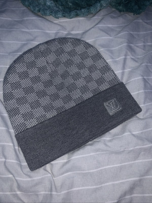 Louis Vuitton Petit Damier Beanie Gray -old Season Brand New