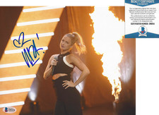 COMEDIAN ILIZA SHLESINGER SIGNED 8x10 PHOTO SEXY STAND UP BECKETT COA BAS PROOF