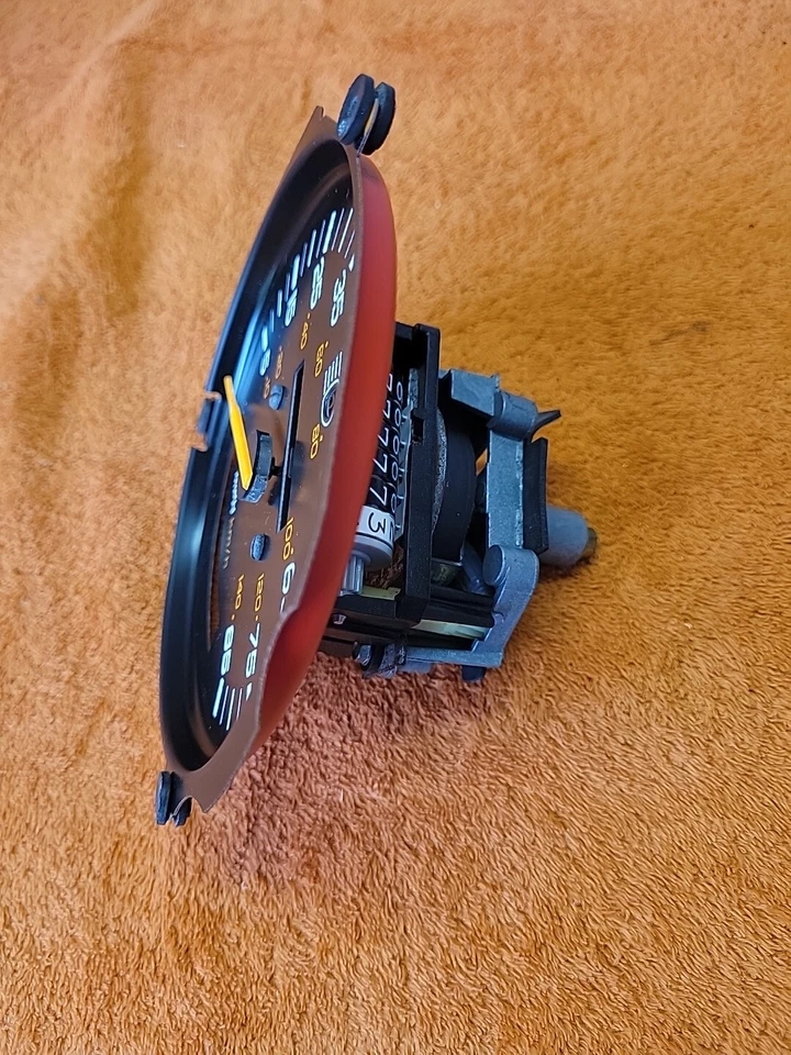 C25•Vintage CA Velocímetro Odómetro Unidad Principal '83 Pontiac J2000 25052947 Nuevo de Lote Antiguo Foto 3 de 4