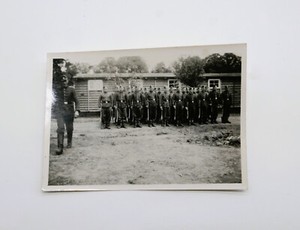 Foto - Soldat - Uniform - Mütze - Koppel - Spaten - Lager - RAD - 2. Weltkrieg