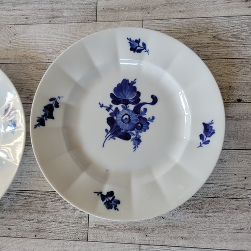 Royal Copenhagen Blue Flowers Angular Fluted Rim Denmark 2 Lunch 8.5 Plates 8550 - Picture 3 of 12