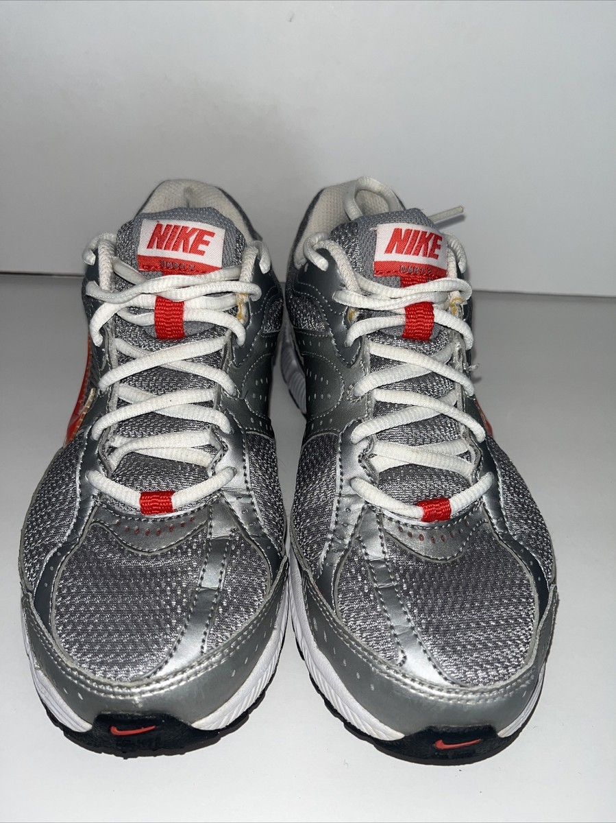 Nike Dart 7 Womens Shoes Size 8.5 White Red Gray Running