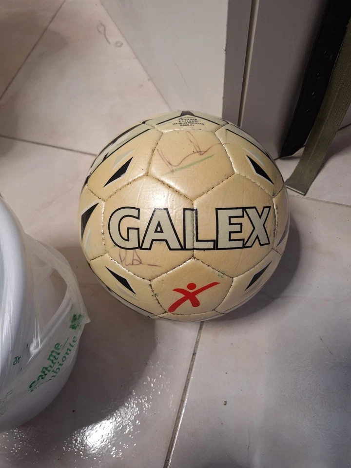 Pallone autografato Juventus con firme originali Stagione 2010-2012 - Immagine 4 di 4