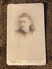 Victorian CDV Photo Woman w/ Brooch - Trew, Finsbury Park