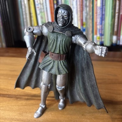 Toy Biz Marvel Legends Dr. Doom (2002) Action Figure Loose 6''