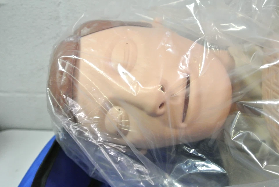 Kit de entrenamiento maniquí de RCP para adultos Foto 3 de 4