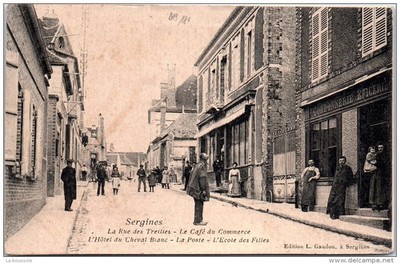 89 SERGINES - la rue des treilles, cafe du commerce