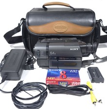 Sony Handycam CCD-TRV25 Video8 8mm Camcorder Video Camera  Case, Battery, Tape