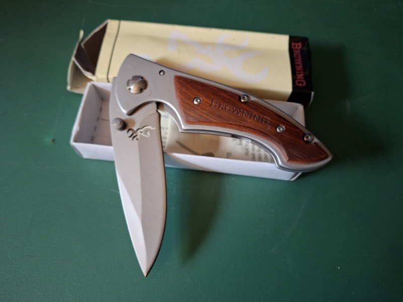 New In Box Browning Logo Folding Pocket Knife Stainless Steel Wood Inlay
