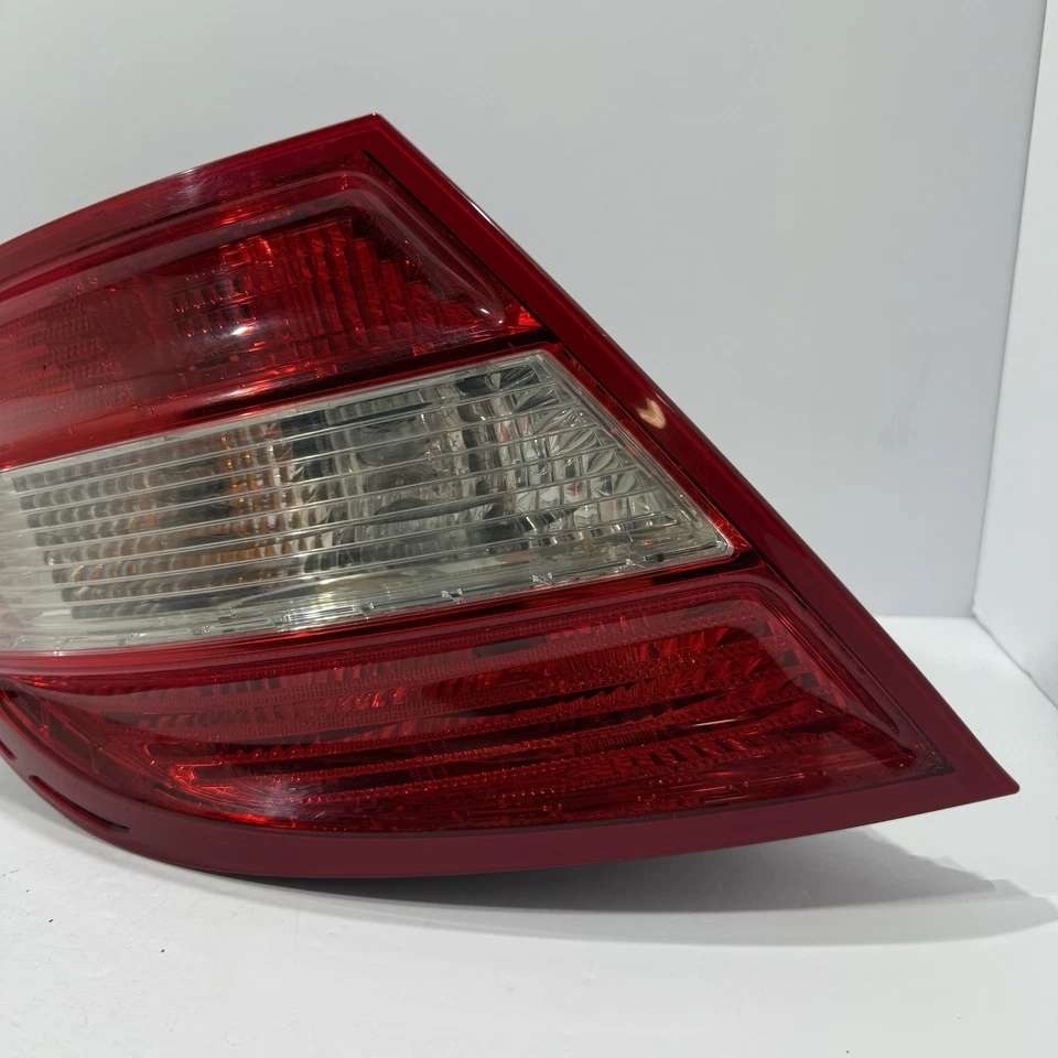 08-11 Lámpara de luz trasera izquierda lado conductor mercedes w204 c350 c300 2048200164 fabricante de equipos originales Foto 2 de 4