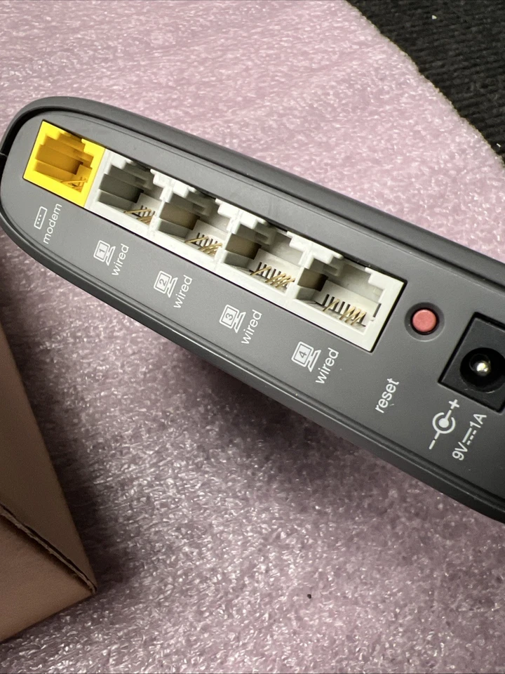 4A Belkin Surf N300 Wireless Router 4 10/100 Port 300 Mbps F7D2301 v1 - Image 4 of 4