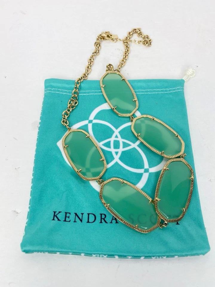Collar Kendra Scott Valencia tono calcedonia/oro  Foto 2 de 4