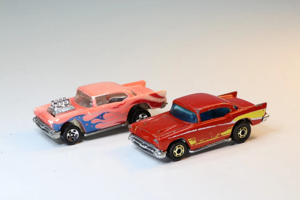 Juego de 2 coches clásicos Chevy Flying Colors rojo naranja Hot Wheels '57 1976 vintage Foto 2 de 4