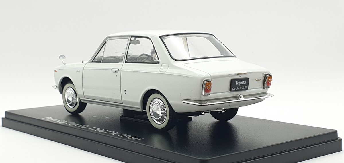 TOYOTA COROLLA 1100 DELUX 初代 ブリキ T.Tタカトク TOYOTA COROLLA