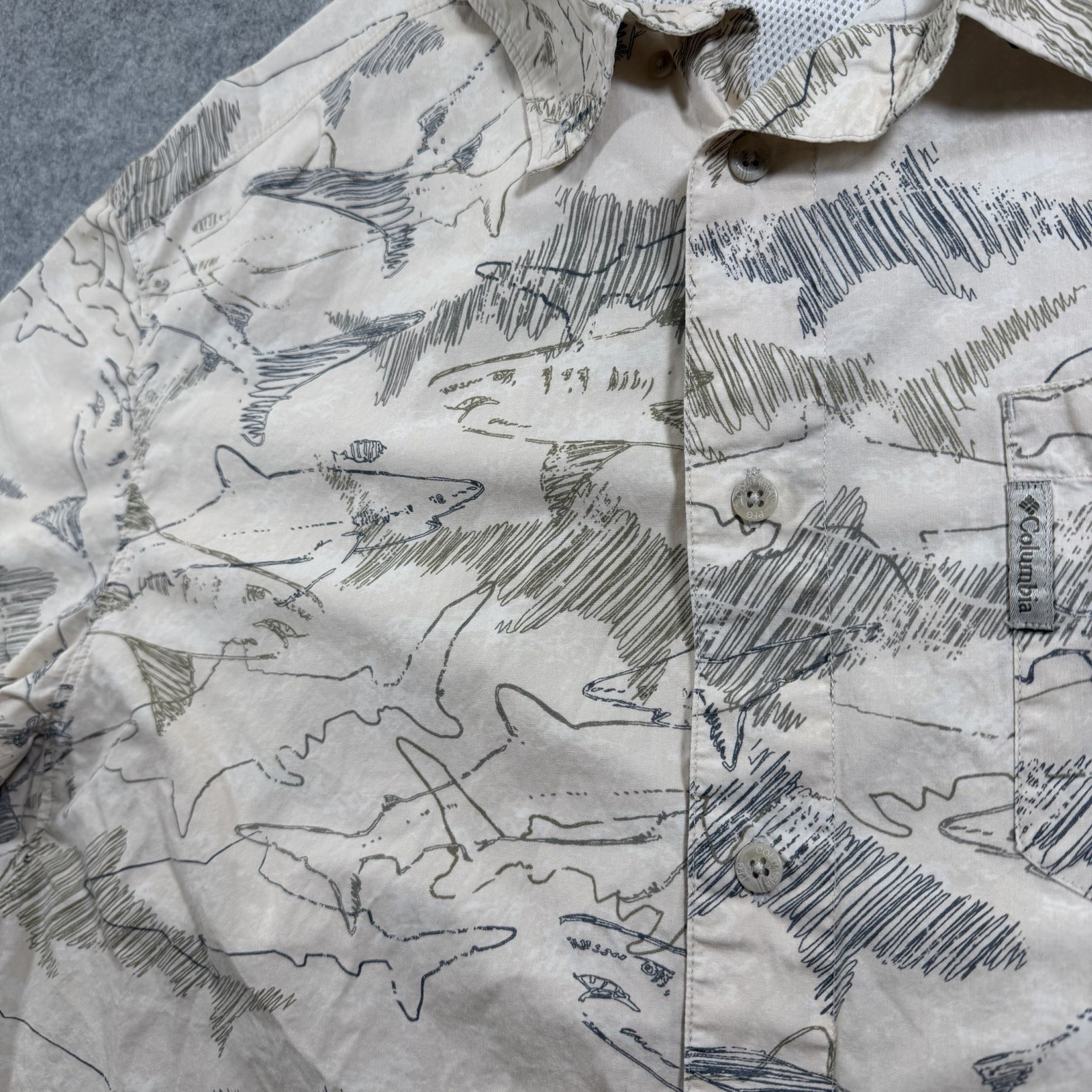 Columbia PFG Shark Print Shirt Mens L Beige Blue Short Sleeve Vented Fishing thumbnail 3