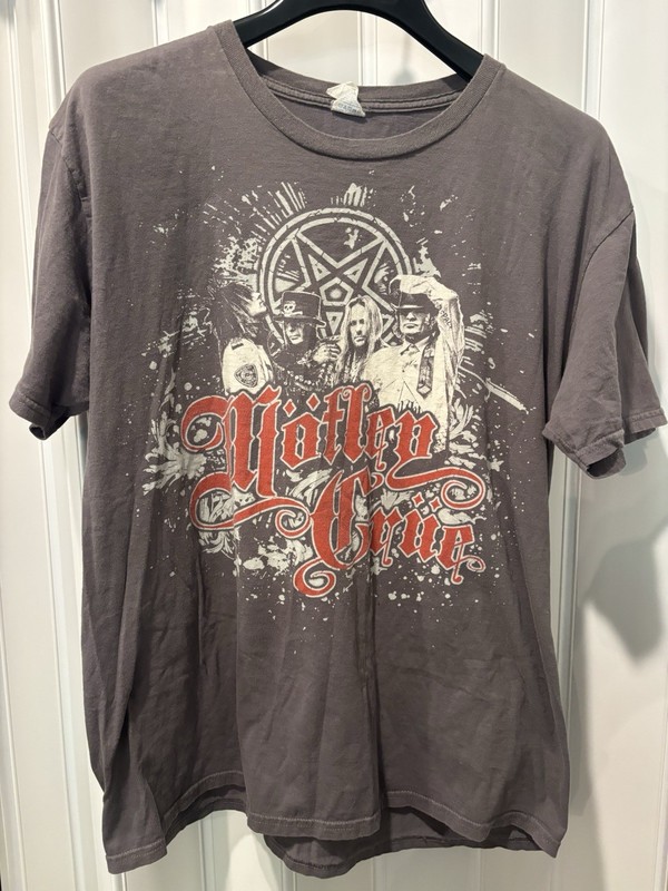 Motley Crue 2011 Tour Shirt Size Large