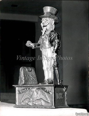 1972 Cast Iron Uncle Sam Bank Us Miami Fl Press Historic Vintage Photo 6x8