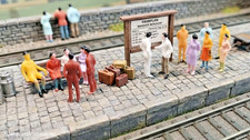 100 Stk Figuren 1:87 H0 stehende + sitzende Figuren Modellbau für Stadt, Bahnhof