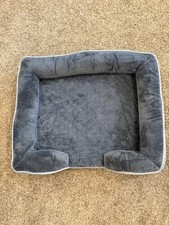 Bedsure Comfy Pet Bed Dog Cat 27 X 22 X 6" Tall. Gray Cushy Bed. New