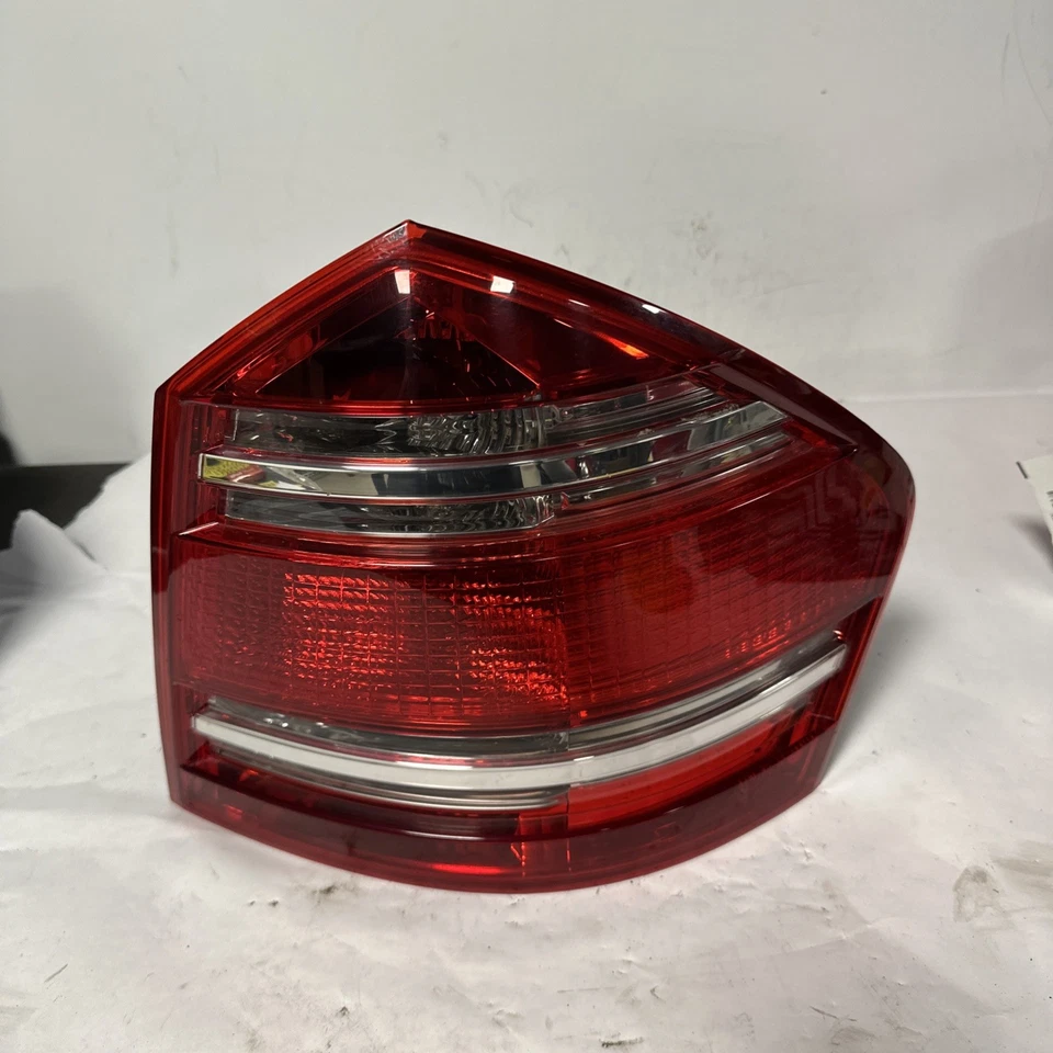 2007 - 2009 MERCEDES BENZ GL450 PASSENGER RIGHT SIDE TAIL LIGHT LL5 Foto 4 de 4