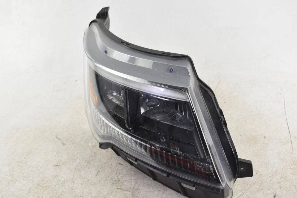 Conjunto de faros para pasajero derecho Ford Explorer 2018 - pestaña rota, fabricante de equipos originales usado Foto 2 de 4