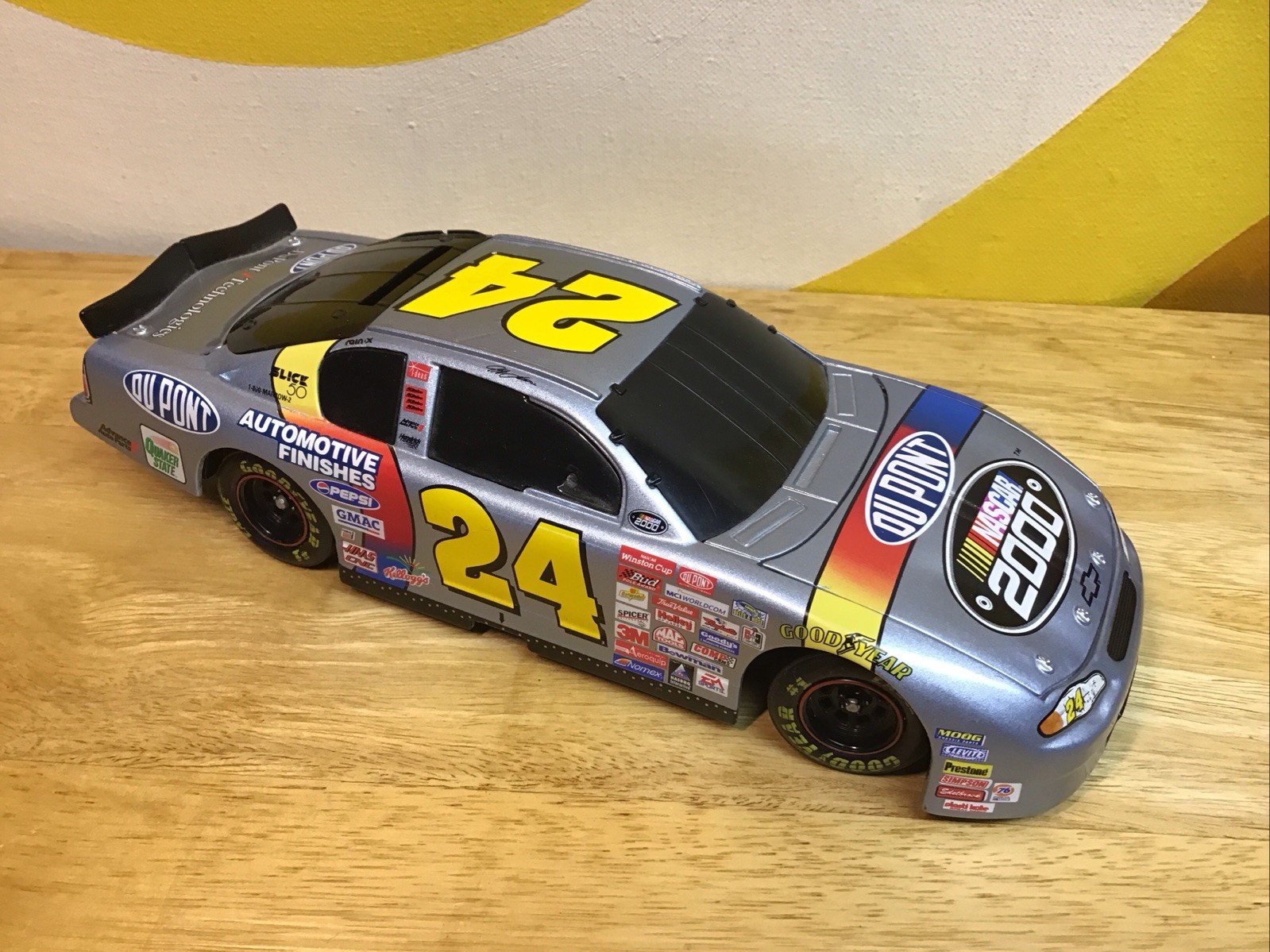 Jeff Gordon #24 Dupont Nascar 2000 Monte Carlo 1:24 Action Diecast Bank
