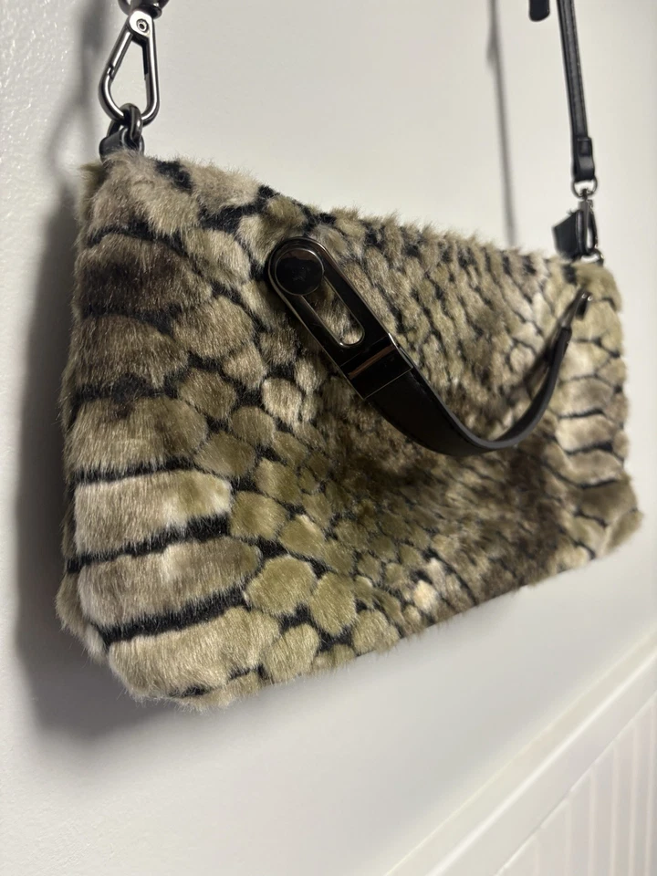 Сумка через плечо Sondra Roberts с искусственным анималистическим принтом меховой клатч верхняя ручка на молнии - Изображение 3 из 4