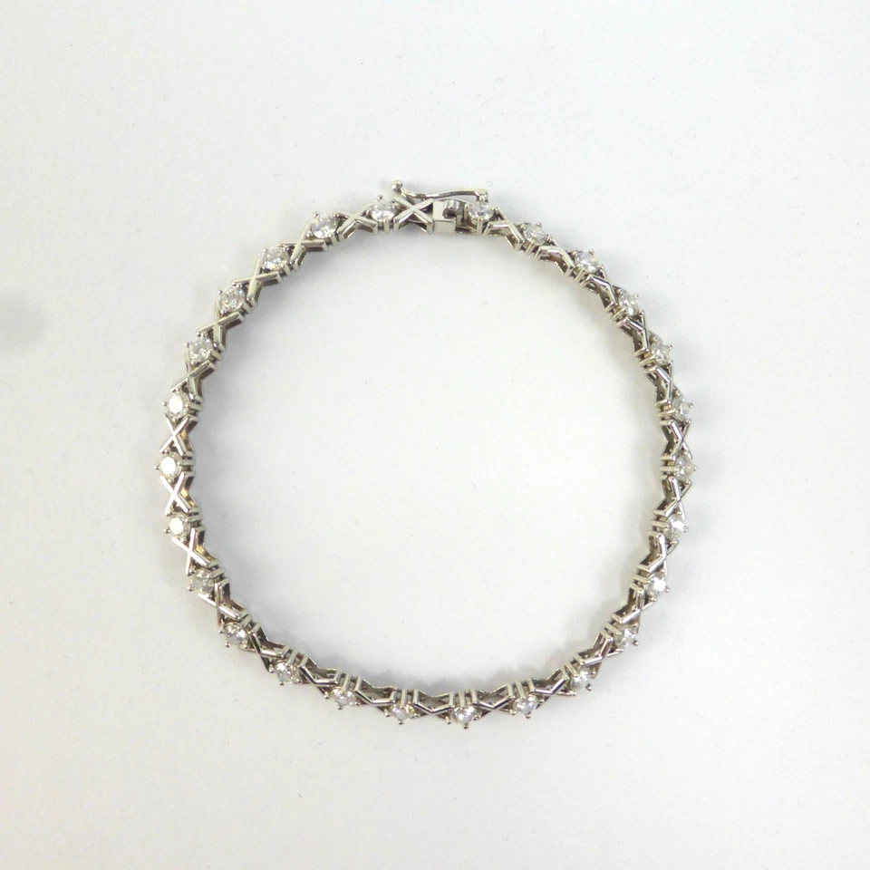 P&I 9ct 375 White Gold X and O Link Cubic Zirconia Tennis Bracelet 4mm 18.5cm - Imagem 2 de 4