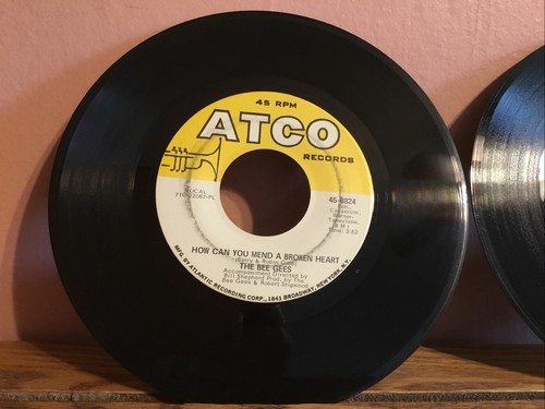 4 BEE GEES 45'S-Jive Talking’ Country Woman, How Deep Is Your Love,Too Much Heat - Picture 5 of 13