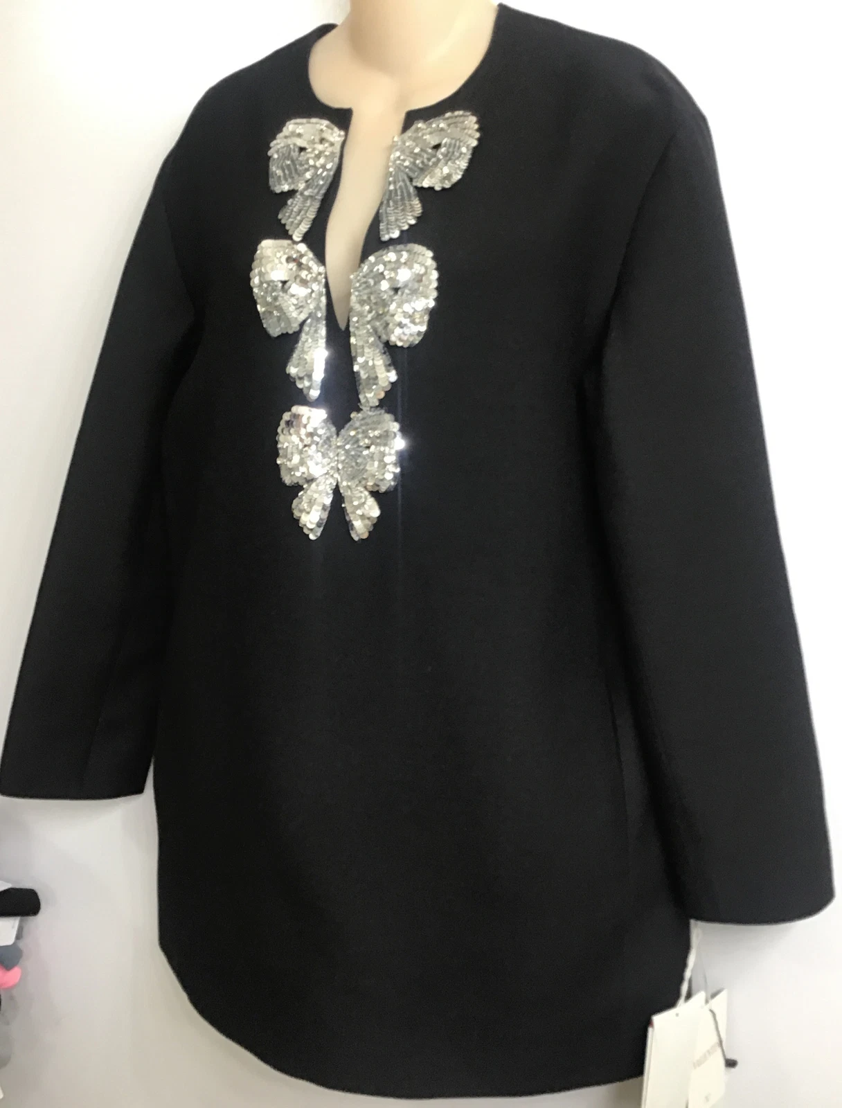Abito corto Valentino nero crêpe tunica argento paillettes collo a V nuovo con etichette taglia 40