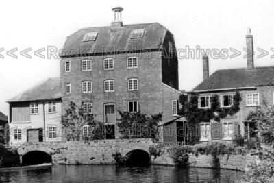 Isf-99 The Mill House, Elstead, Surrey. Foto