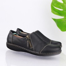 Clarks Women's Zip Loafer Size 8 Black Leather Ankle Shootie Shoe Ashland Palm