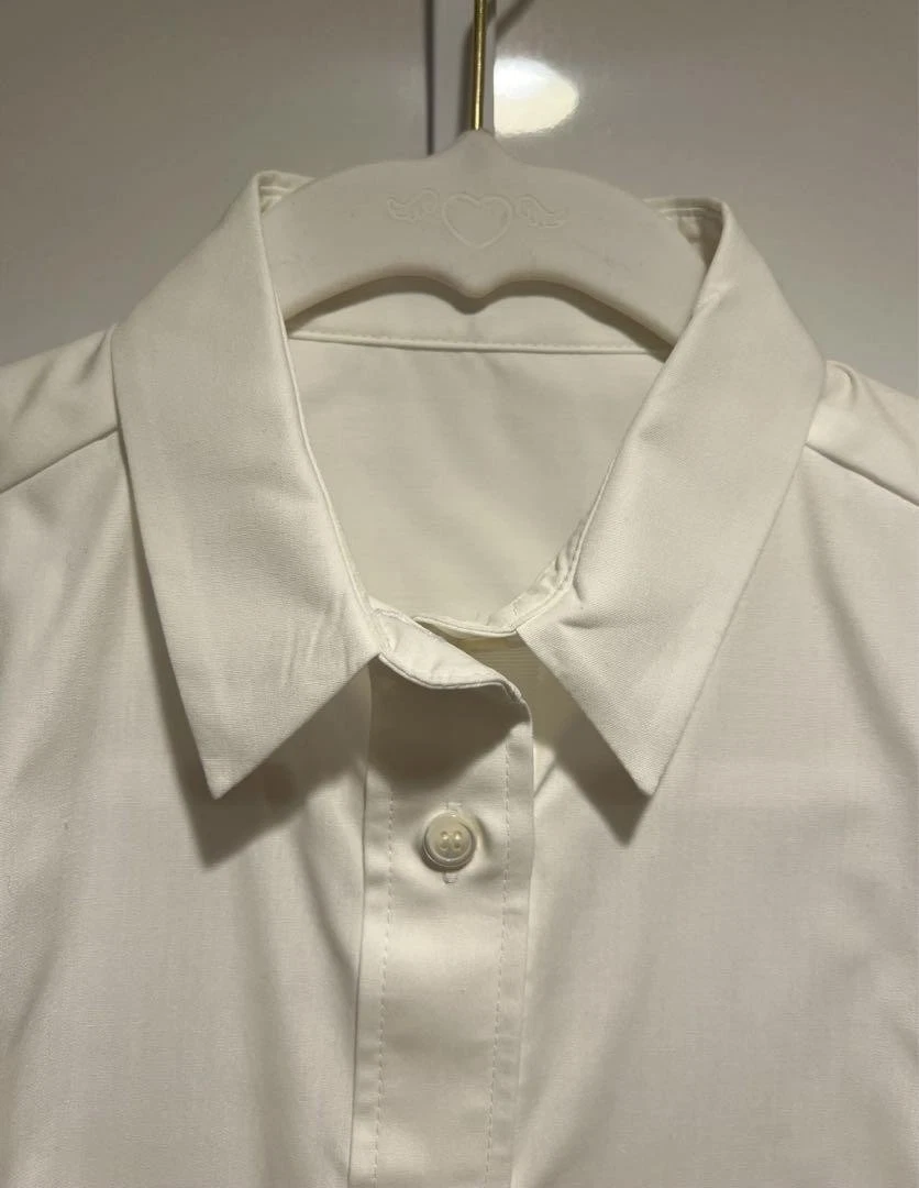 Abito SACAI aperto dietro vestito manica corta colore bianco design tinta unita dal Giappone