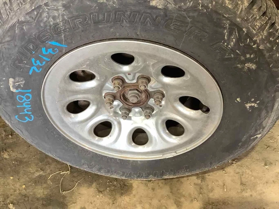 Used Front Right Door Assembly Front fits: 2005 Chevrolet Silverado 1500 pickup - Image 2 of 4