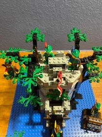 Lego - Castle - 6077 - Forestmen's River Fortress - 100% Complete - Instructions