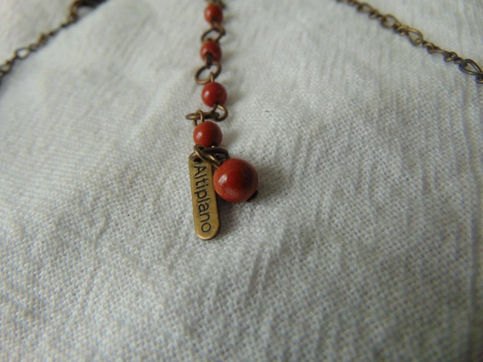 Altiplano签名锈色碧玉石珠吊坠围兜项链 — 第 3/4 张图片