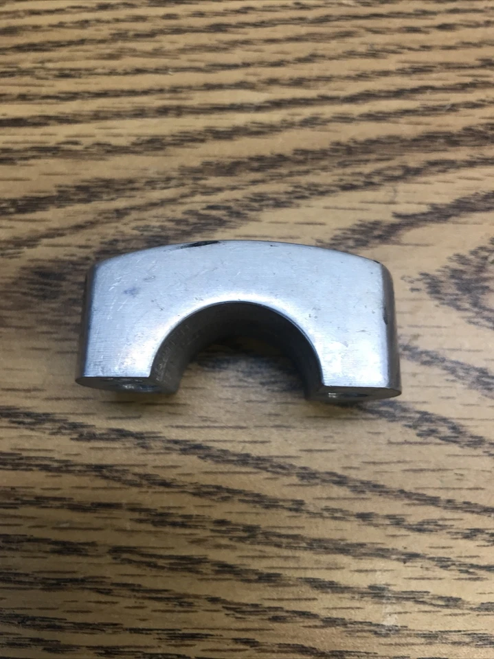 HONDA SHADOW VLX VT600 1995-2007, SOPORTE MANILLAR PARTE SUPERIOR # 53131-MM8-000 Foto 3 de 4