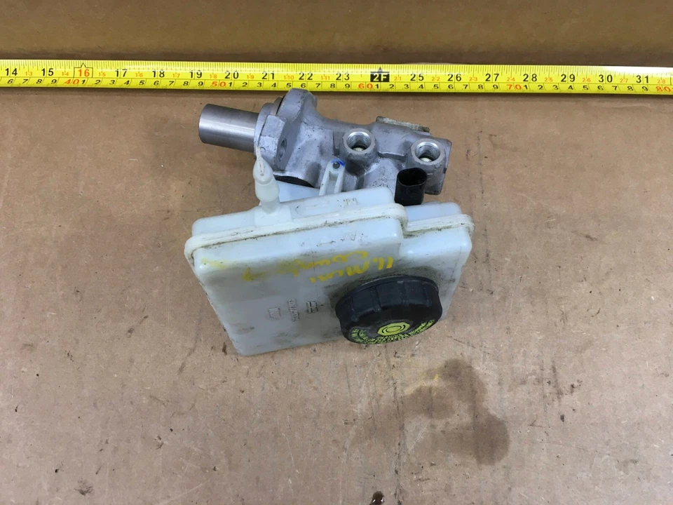 Mini Cooper S Countryman R60 2011-2016 cilindro maestro de freno con depósito OEM. Foto 2 de 4